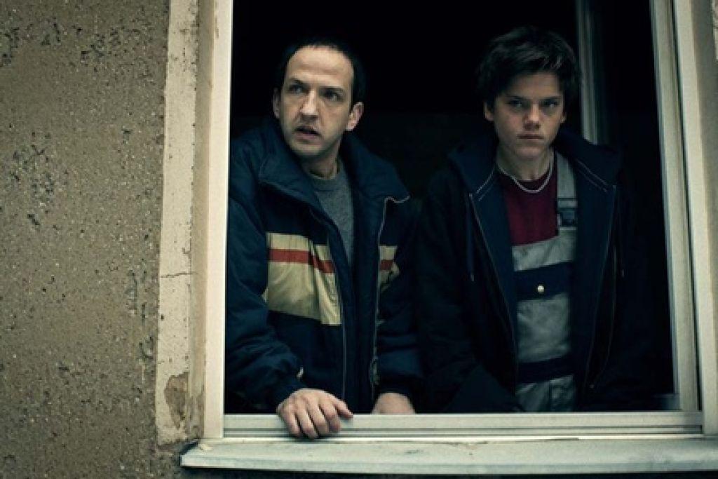 Осаждённые мертвецами (2010)