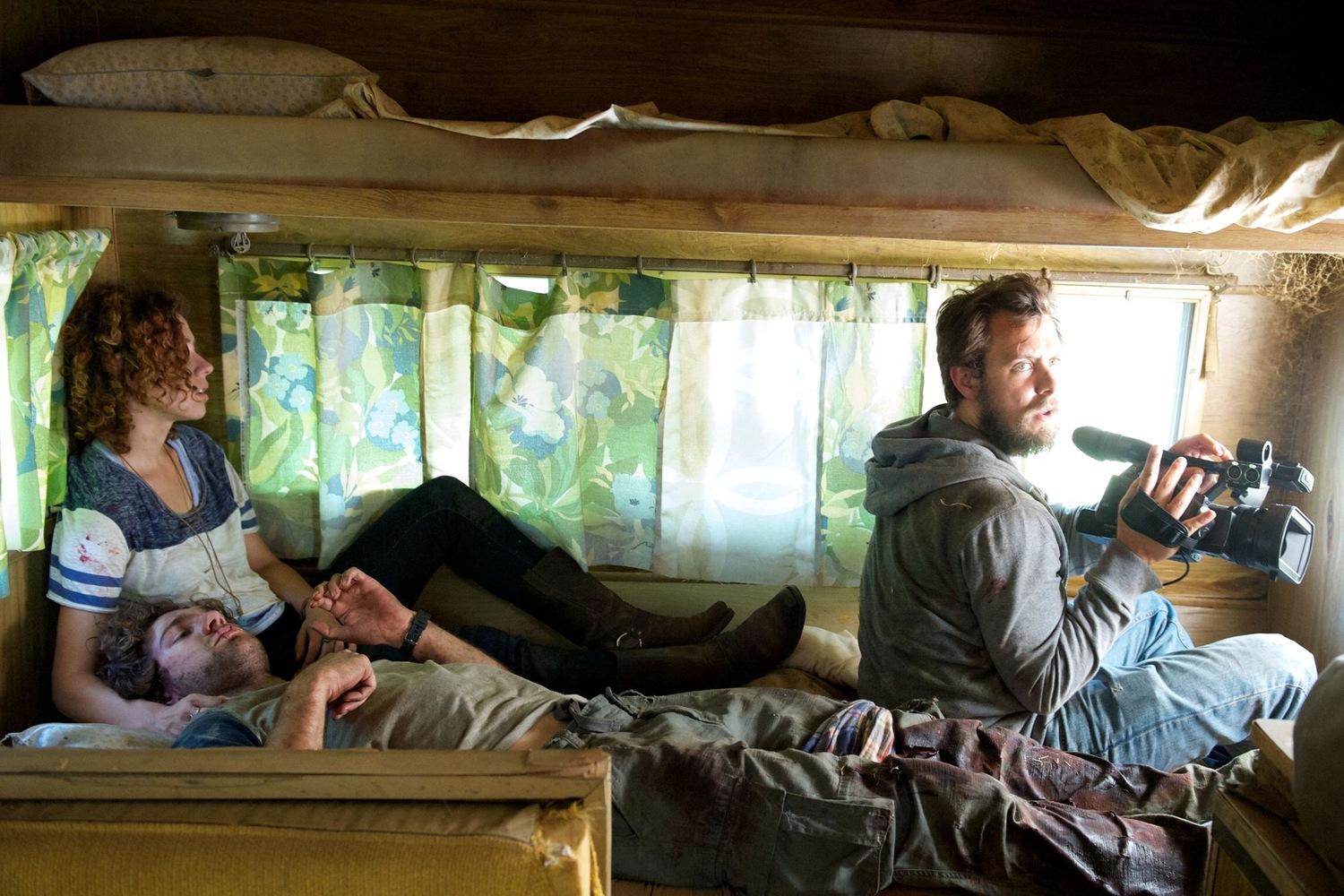 Существует (2014)