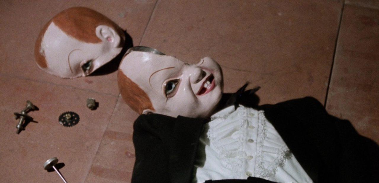 Кроваво-красное (1975)